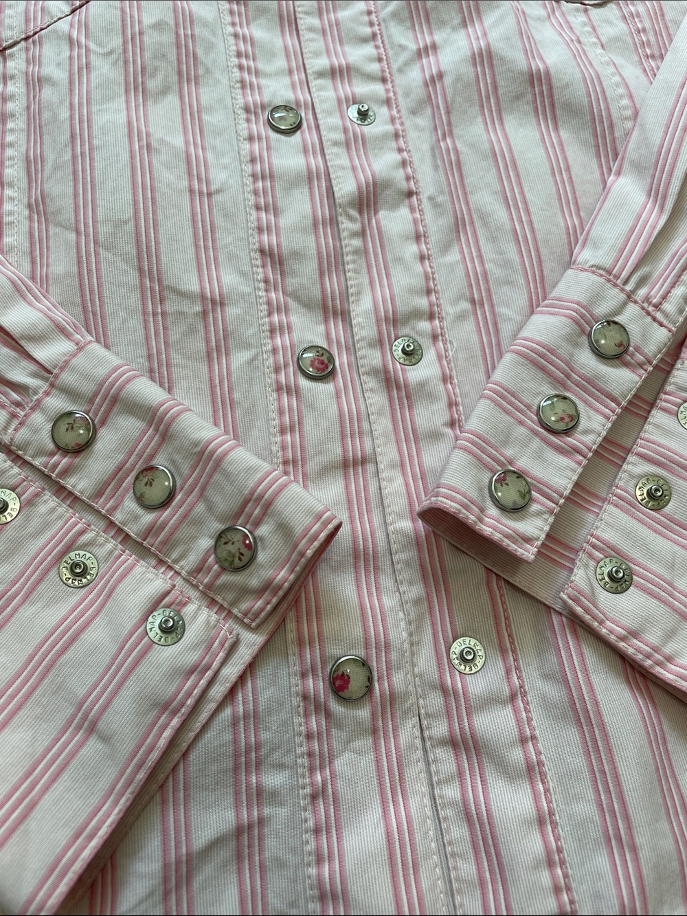GAP Vintage Women's Western Pink Striped Button-Down (floral snaps) Shirt Medium - Picture 4 of 15
